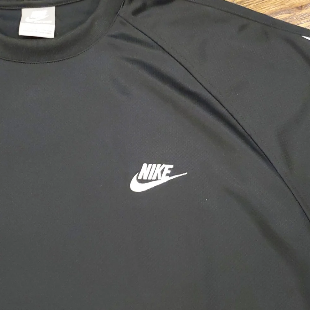 Mens Nike black and white shirt with logo size XL